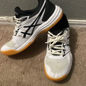 Womens 8.5 volleyball shoes. Wore one season great condition